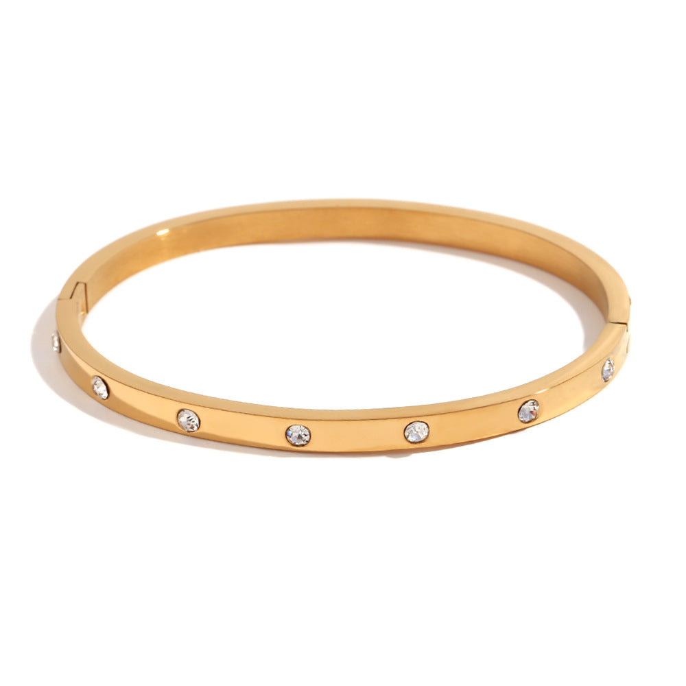 Clasp bracelet