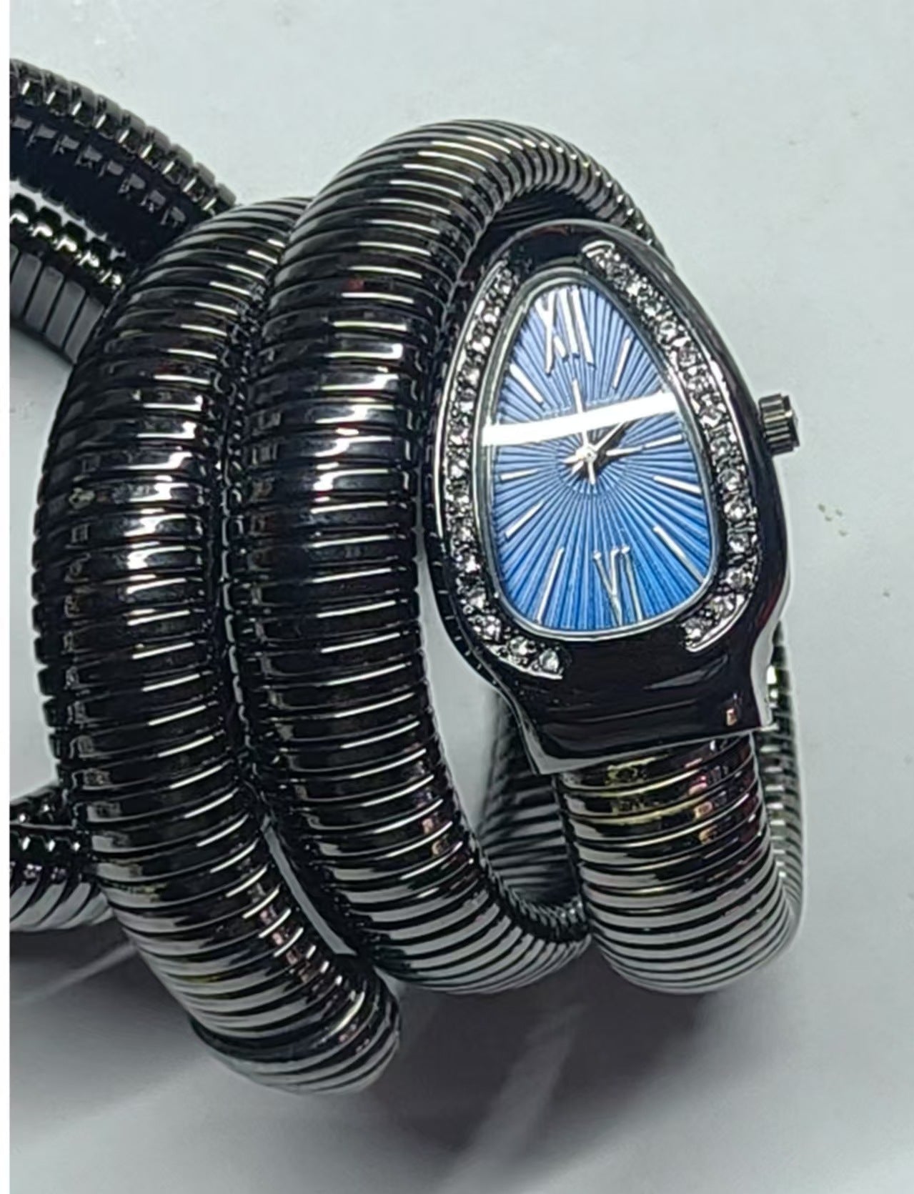 Fashion Snake Bracelet Quartz Watch