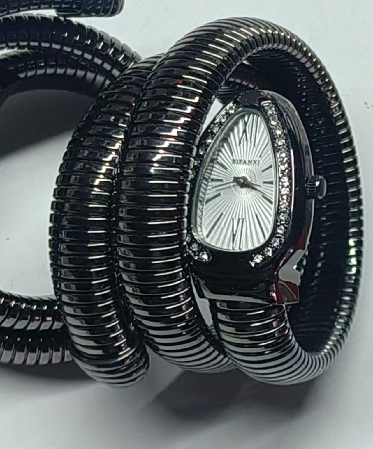 Fashion Snake Bracelet Quartz Watch